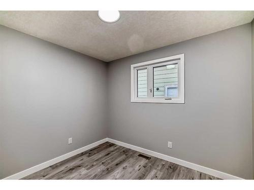 1180 Berkley Drive Nw, Calgary, AB - Indoor Photo Showing Other Room