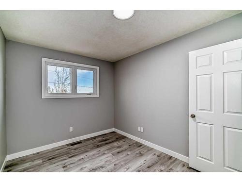 1180 Berkley Drive Nw, Calgary, AB - Indoor Photo Showing Other Room