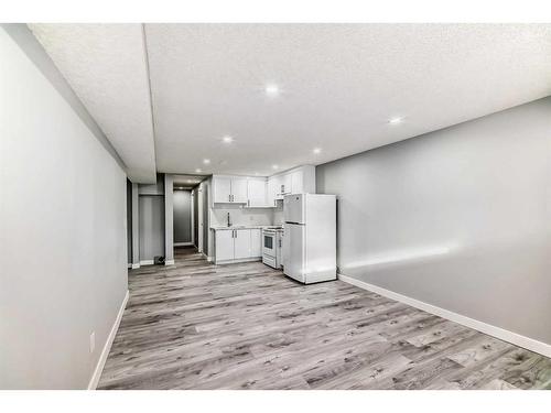 1180 Berkley Drive Nw, Calgary, AB - Indoor