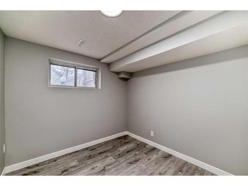 1180 Berkley Drive Nw, Calgary, AB - Indoor Photo Showing Other Room