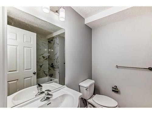 1180 Berkley Drive Nw, Calgary, AB - Indoor Photo Showing Bathroom