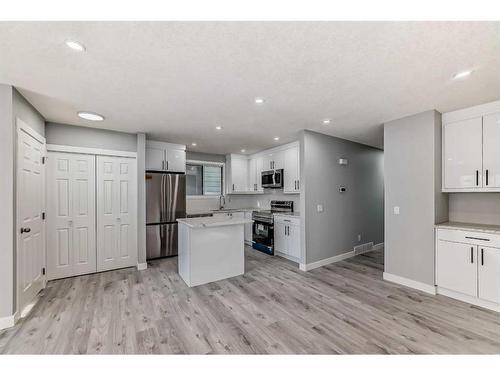 1180 Berkley Drive Nw, Calgary, AB - Indoor Photo Showing Kitchen