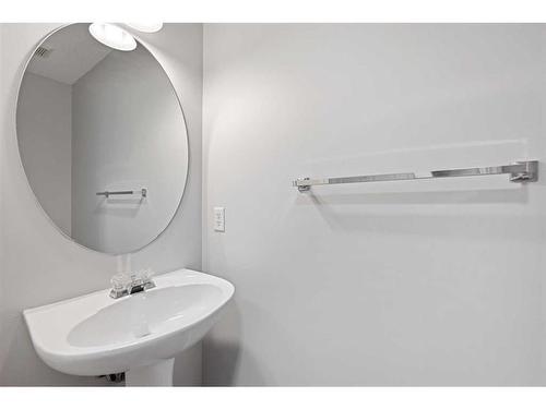 348 Mckenzie Towne Link Se, Calgary, AB - Indoor Photo Showing Bathroom