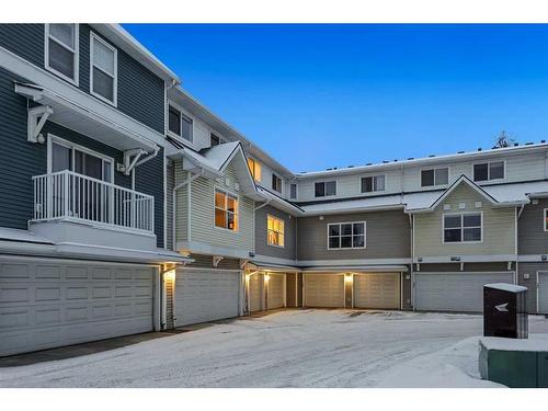 348 Mckenzie Towne Link Se, Calgary, AB - Outdoor