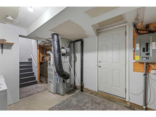 348 Mckenzie Towne Link Se, Calgary, AB - Indoor Photo Showing Laundry Room