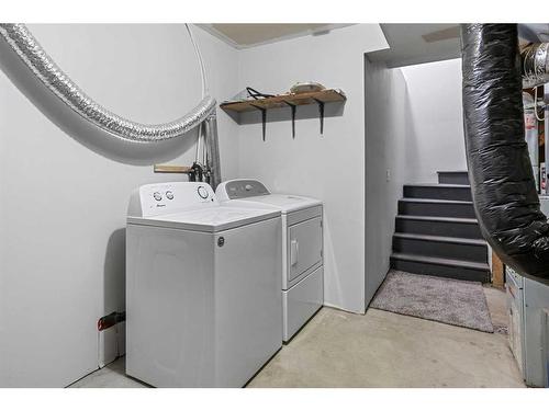 348 Mckenzie Towne Link Se, Calgary, AB - Indoor Photo Showing Laundry Room