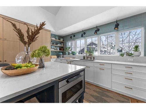 606 Alexander Crescent Nw, Calgary, AB - Indoor Photo Showing Kitchen