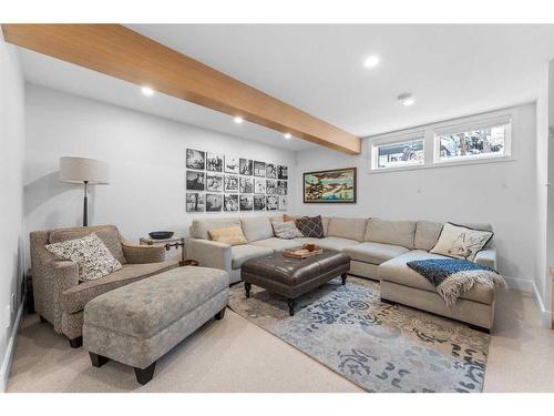 606 Alexander Crescent Nw, Calgary, AB - Indoor Photo Showing Living Room