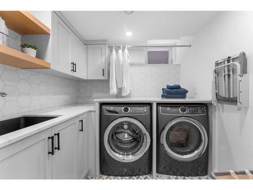 606 Alexander Crescent Nw, Calgary, AB - Indoor Photo Showing Laundry Room