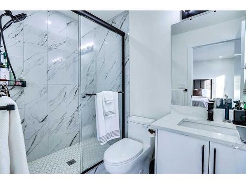 203 Saddlecrest Grove Ne, Calgary, AB - Indoor Photo Showing Bathroom