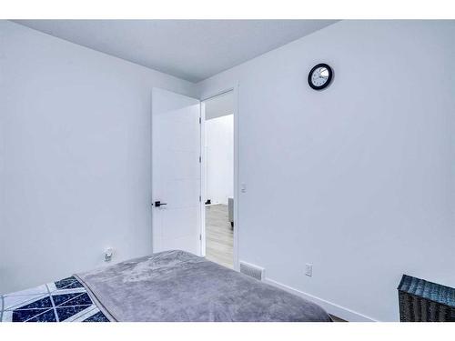 203 Saddlecrest Grove Ne, Calgary, AB - Indoor Photo Showing Bedroom