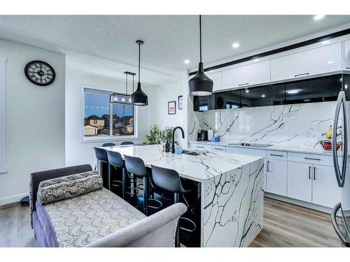 203 Saddlecrest Grove Ne, Calgary, AB - Indoor Photo Showing Kitchen