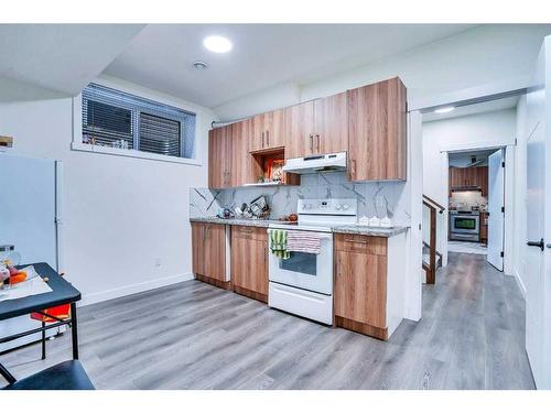 203 Saddlecrest Grove Ne, Calgary, AB - Indoor Photo Showing Kitchen