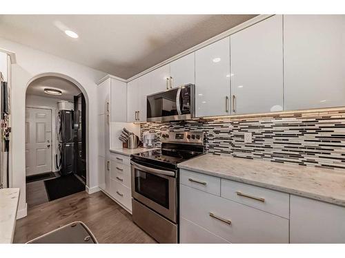 84 Everwillow Green Sw, Calgary, AB - Indoor Photo Showing Kitchen With Upgraded Kitchen