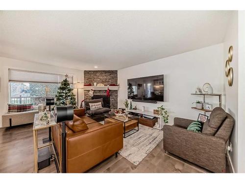 84 Everwillow Green Sw, Calgary, AB - Indoor Photo Showing Living Room