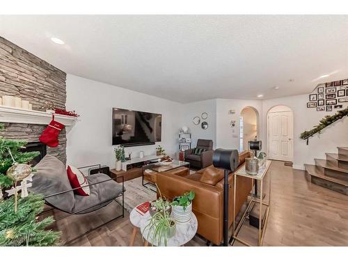 84 Everwillow Green Sw, Calgary, AB - Indoor Photo Showing Living Room