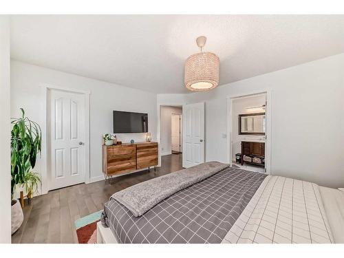 84 Everwillow Green Sw, Calgary, AB - Indoor Photo Showing Bedroom