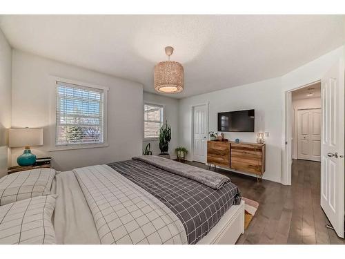 84 Everwillow Green Sw, Calgary, AB - Indoor Photo Showing Bedroom