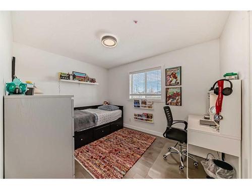 84 Everwillow Green Sw, Calgary, AB - Indoor Photo Showing Bedroom