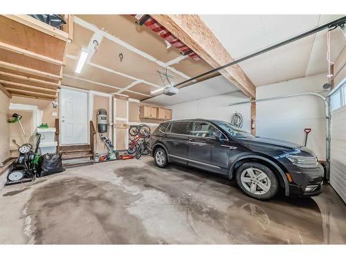 84 Everwillow Green Sw, Calgary, AB - Indoor Photo Showing Garage