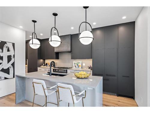 2301 13 Street Nw, Calgary, AB - Indoor Photo Showing Kitchen With Upgraded Kitchen