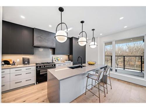 2301 13 Street Nw, Calgary, AB - Indoor Photo Showing Kitchen With Upgraded Kitchen