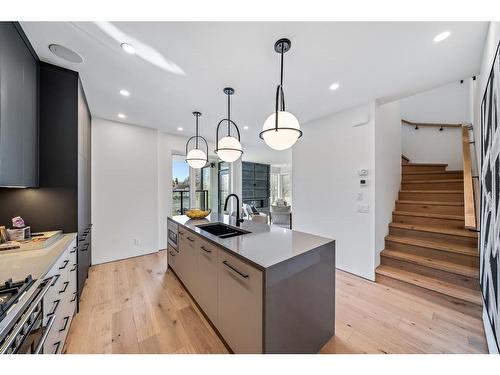 2301 13 Street Nw, Calgary, AB - Indoor Photo Showing Kitchen With Double Sink With Upgraded Kitchen