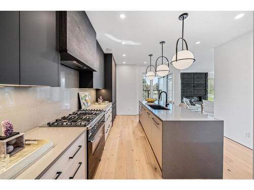 2301 13 Street Nw, Calgary, AB - Indoor Photo Showing Kitchen With Upgraded Kitchen