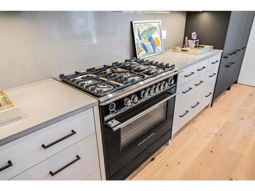 2301 13 Street Nw, Calgary, AB - Indoor Photo Showing Kitchen