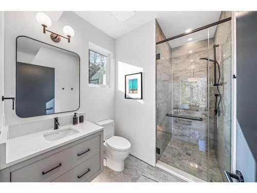 2301 13 Street Nw, Calgary, AB - Indoor Photo Showing Bathroom