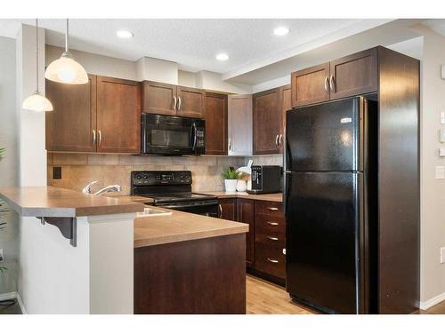 140 Country Village Manor Ne, Calgary, AB - Indoor Photo Showing Kitchen