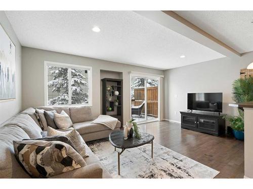 140 Country Village Manor Ne, Calgary, AB - Indoor Photo Showing Living Room