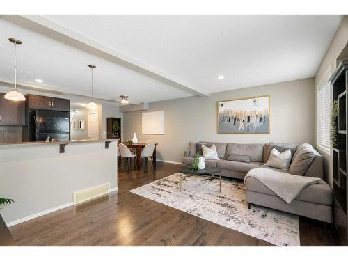 140 Country Village Manor Ne, Calgary, AB - Indoor Photo Showing Living Room