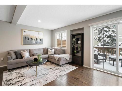 140 Country Village Manor Ne, Calgary, AB - Indoor Photo Showing Living Room