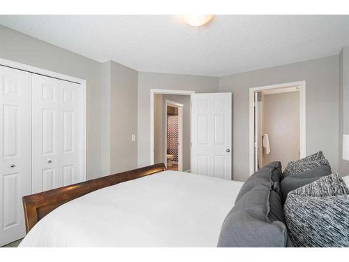 140 Country Village Manor Ne, Calgary, AB - Indoor Photo Showing Bedroom