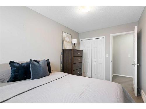 140 Country Village Manor Ne, Calgary, AB - Indoor Photo Showing Bedroom