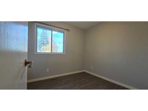 951 Maitland Way Ne, Calgary, AB - Indoor Photo Showing Other Room