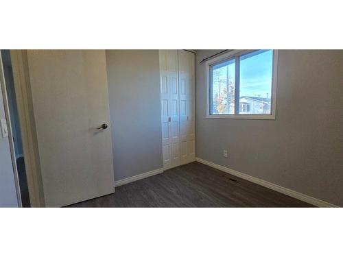 951 Maitland Way Ne, Calgary, AB - Indoor Photo Showing Other Room