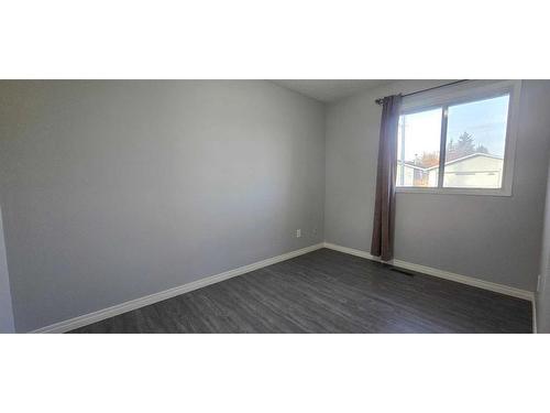 951 Maitland Way Ne, Calgary, AB - Indoor Photo Showing Other Room