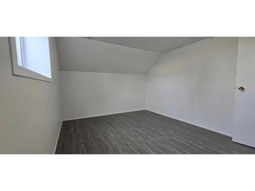 951 Maitland Way Ne, Calgary, AB - Indoor Photo Showing Other Room