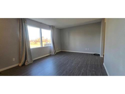 951 Maitland Way Ne, Calgary, AB - Indoor Photo Showing Other Room