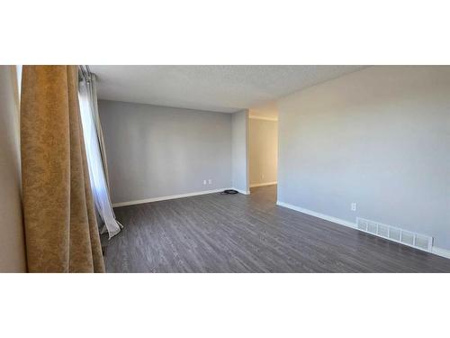 951 Maitland Way Ne, Calgary, AB - Indoor Photo Showing Other Room