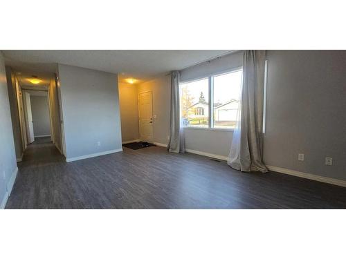 951 Maitland Way Ne, Calgary, AB - Indoor Photo Showing Other Room