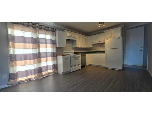 951 Maitland Way Ne, Calgary, AB - Indoor Photo Showing Kitchen