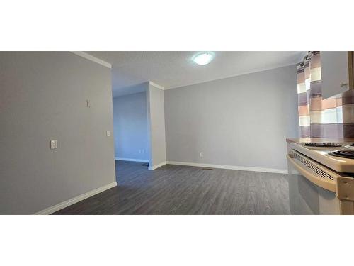 951 Maitland Way Ne, Calgary, AB - Indoor Photo Showing Kitchen