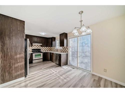 3 Templeby Way Ne, Calgary, AB - Indoor Photo Showing Kitchen