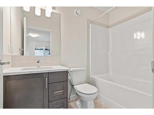 709-474 Seton Circle Se, Calgary, AB - Indoor Photo Showing Bathroom