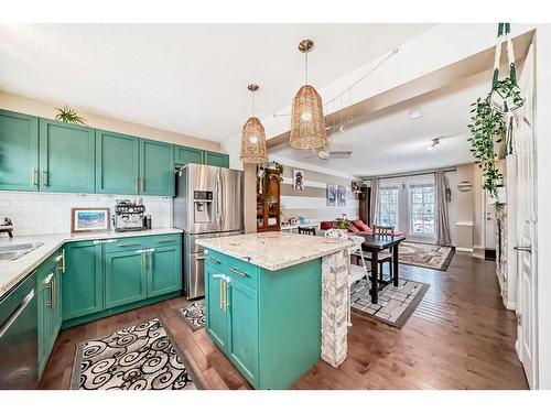 47 Auburn Bay Boulevard Se, Calgary, AB - Indoor Photo Showing Kitchen With Upgraded Kitchen