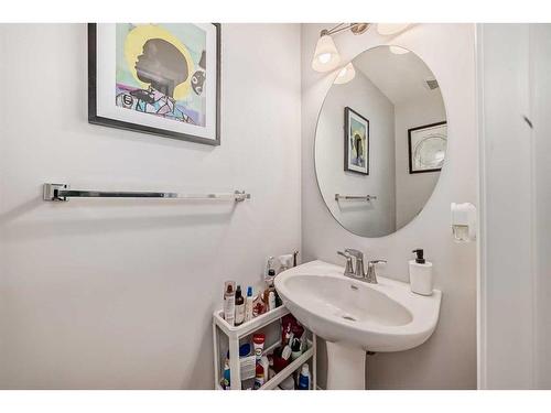 47 Auburn Bay Boulevard Se, Calgary, AB - Indoor Photo Showing Bathroom