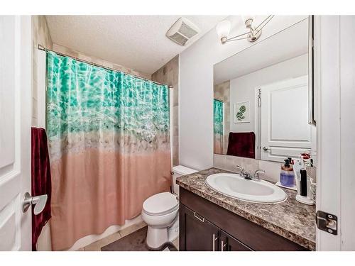 47 Auburn Bay Boulevard Se, Calgary, AB - Indoor Photo Showing Bathroom